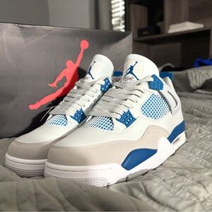 Men's Jordan Sneakers - White and Blue